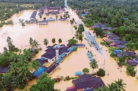 Over 50,000 people have now been evacuated from their homes and are staying in relief centres. Floods force 23,000 people from homes in Malaysia, Latest ...