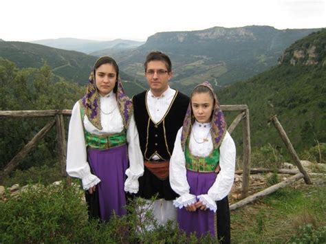 It is considered by many scholars to be the most conservative of the romance. Sardinian traditional costumes