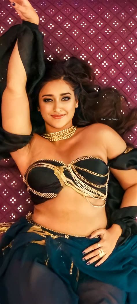 actress ileana dcruz flaunts sexy curves in lehanga ileana dcruz chubby pics goes viral in