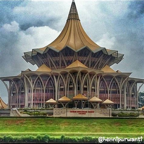 Dewan undangan negeri penang dec 2006 003.jpg 1,600 × 1,200; Dewan Undangan Negeri Sarawak | Sarawak, Kuching, Astana