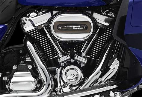 Street gilde special, a factory custom bagger with blacked out styling and power to gobble up miles of highway. Harley Davidson Street Glide Special 114