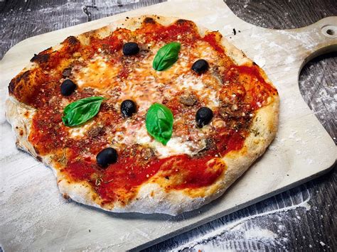 Società sportiva calcio napoli s.p.a. Pizza Napoli Rezept | Das Original mit Sardellen und Oliven