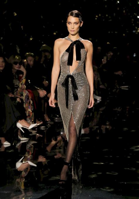 🔞 Bella Hadid Displays Her Tits At Tom Ford Fallwinter 20202021 Show 18 Photos Video The