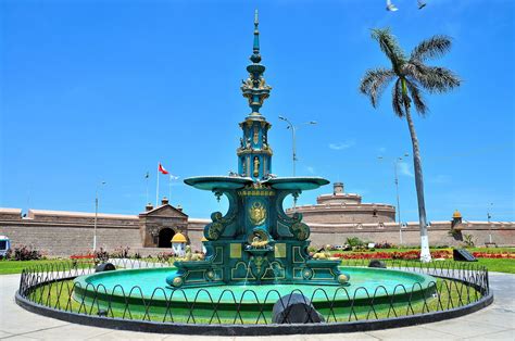 Independence Square Fountain In Callao Peru Encircle Photos