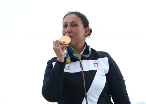 …perché ce la meritiamo,riusciamo a cavarcela nelle situazioni peggiori con sorriso, amore e passione #giochiolimpici @fitavstampa. Rio 2016, Diana Bacosi vince l'oro nel tiro al volo - Repubblica.it