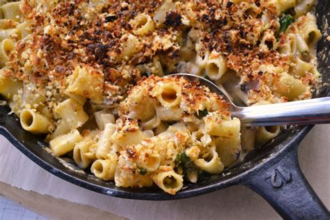 Skillet Mac n' Cheese with Spinach & Bacon - Dinner With Julie