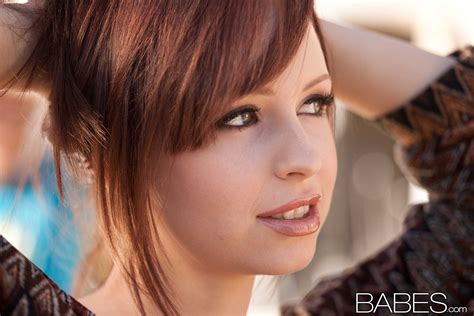 Hayden Winters Pornstar Redhead Face Women Dyed Hair Looking Away