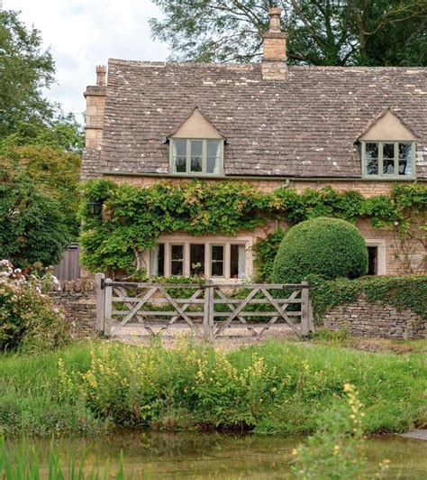 The Gorgeous Cotswolds Is Overflowing With Gorgeous Houses Made From