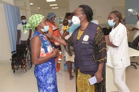 Ministra Da Saúde Visita Hospital Geral De Luanda E Materno Infantil Dr Pedro Azancot De