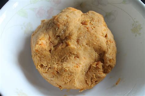 Cek mek molek atau lebih dikenali sebagai cek mek ialah sejenis kuih tradisional yang amat popular di negeri pantai timur kelantan dan terengganu. Kuih Cek Mek Molek - Azie Kitchen