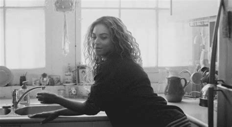 Beyoncé Narrates Our Single Womens New Years Eve Huffpost