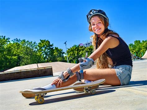 Teen Girl Rides His Skateboard Stock Image Image Of Skateboarding