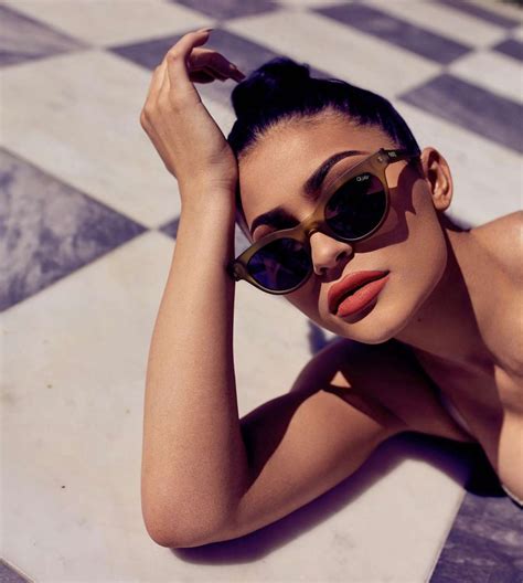 Kylie Jenner Quay Eyewear Sunglass Collaboration 2017 01 Gotceleb