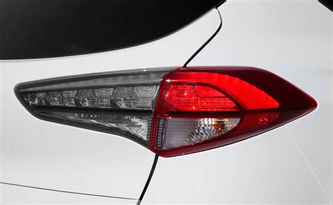 OEM Hyundai TUCSON 2016 2017 Rear Tail Light Lamp RH Outer 92402 D3100