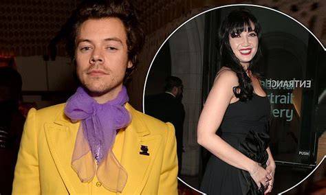 Harry Styles Is Sliding Into Ex Daisy Lowes Dms Trying To Rekindle