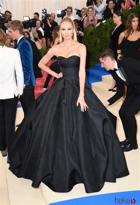 Candice Swanepoel En La Gala Met 2017 Alfombra Roja De La Gala Met