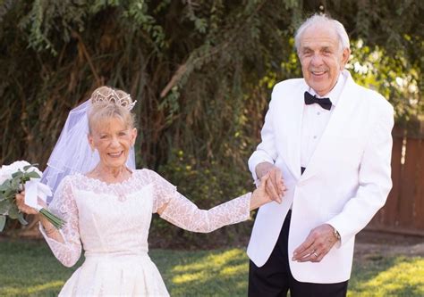 this couple recreated their wedding photos 59 years later