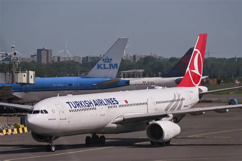 Turkish Airlines To Employ Thousands More Pilots Cabin Crew In 2023