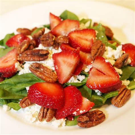 Easy Recipe Perfect Strawberry Spinach Salad With Candied Pecans The