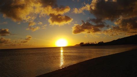 Pin By Kris Arguin On Sunsetssunrises In Hawaii Sunrise Sunset