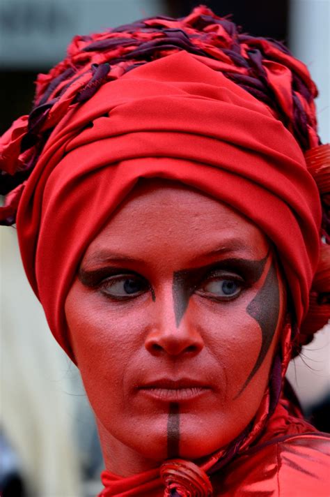 kostenlose foto frau fotografie dekoration porträt modell rot karneval farbe kleidung