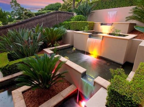25 Modern Gardens With Water Features