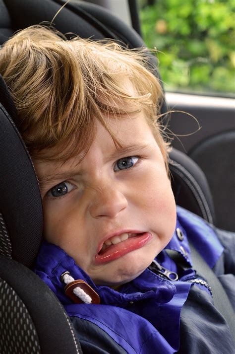 Ab wann dürfen kinder eigentlich vorne sitzen? Ab wann dürfen Kinder im Auto vorne sitzen? +++ Babyschale ...