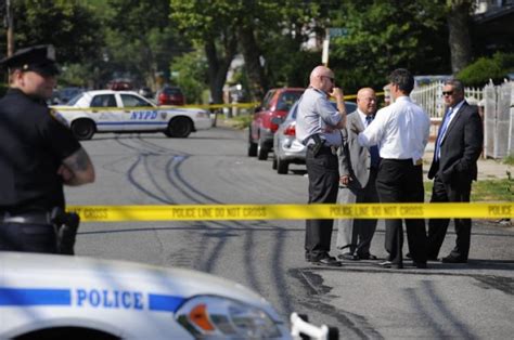 Queens Womans Throat Slashed In Brutal Attack Ny Daily News