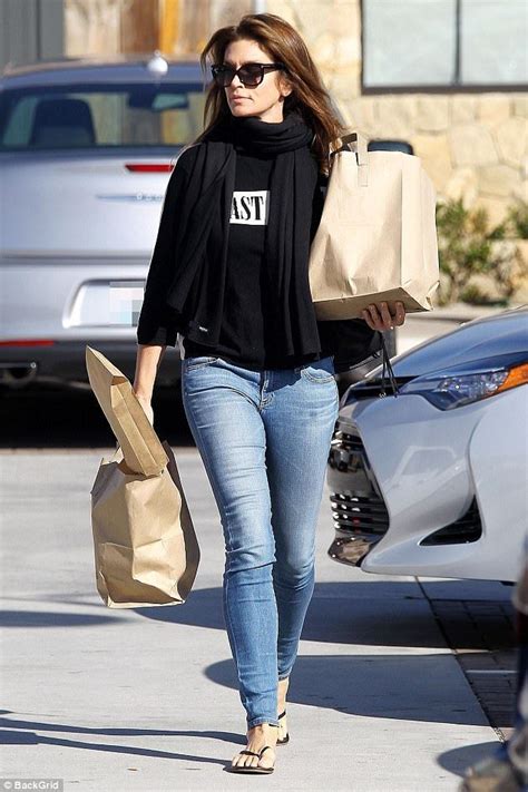 Cindy Crawford 51 Is Catwalk Ready As She Stuns In Tight Denim Cindy Crawford Skinny Ankle