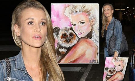 Joanna Krupa Carries Painting Featuring Beloved Pup At Lax Daily Mail Online