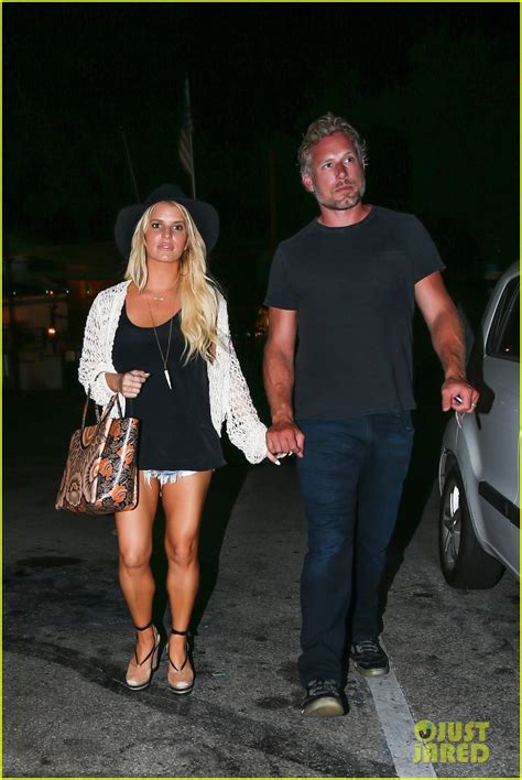 Full Sized Photo Of Jessica Simpson Gets Back Into Her Daisy Dukes 14