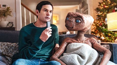Et And Elliott Reunite In Holiday Short Story Video 37 Years Later