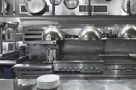 You'll need ample space and staff to make this type of kitchen choosing the right commercial kitchen layout for your restaurant. Restaurant Kitchen Planning and Equipping Basics