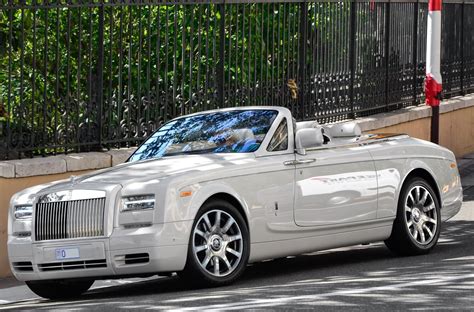 When traveling in the same luxurious environment as royalty is required, then the only option is a rolls royce. Rent a Rolls Royce Phantom in Dallas, TX | Exotic Car ...