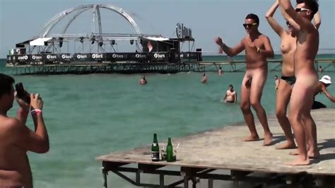 Chicos Desnudos En La Playa Eporner