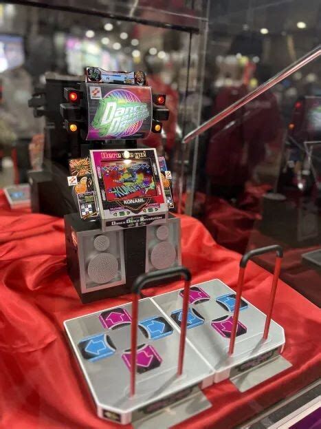 活動報告 「dancedancerevolution Classic Mini」をアミューズメント エキスポに出展しました！ 音楽ゲームの金字塔