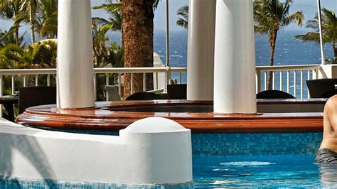 4 Maui Pools With Swim Up Bars Travelage West