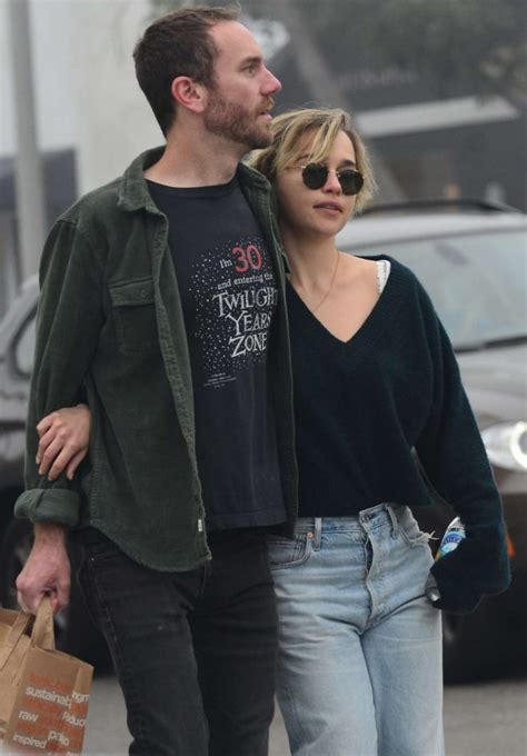 Who is emilia clarke's boyfriend? Emilia Clarke and boyfriend Charlie McDowel: Out in Venice ...