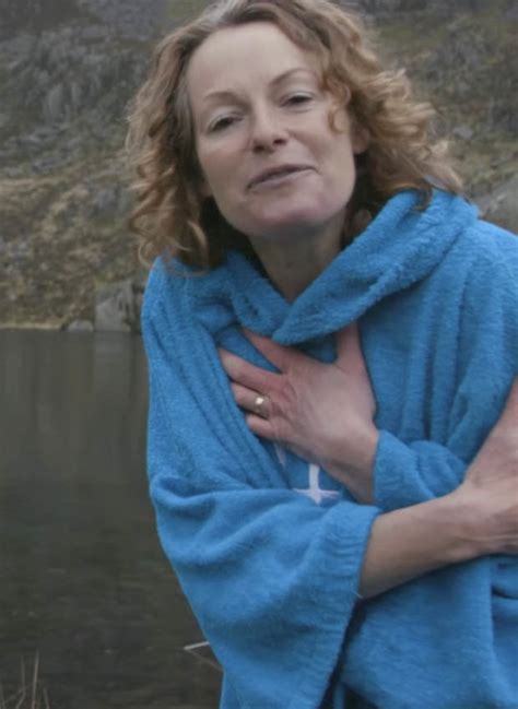 Bbc Presenter Naked Springwatch Host Kate Humble Skinny Dips For Off