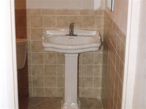 This essential mortar seals tiles together and is most often white to blend in with tiling but with a little creativity, it can be a simple way of transforming the look of a bathroom for almost nothing. Bathroom Tile Halfway Up Wall | Home Improvement Ideas