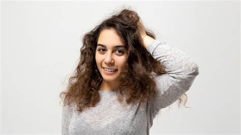 Ich habe eine erkältung/sonnenbrand bekommen. Coupe soleil in haar, haargroei op de borst en een kapsel ...