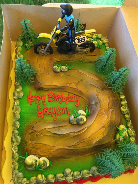 I'm planning on doing an oval cake with a carved out center so the track is slanted but i don't know where to go from there and also what to use on the track to look like hard packed dirt. Dirt bike track cake (With images) | Dirt bike track, Cake ...