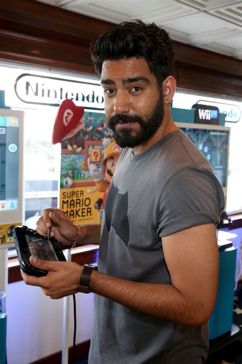 Take A Quick Second To Drool Over These Photos Of Rahul Kohli With Us Izombie Comic Con Rahul