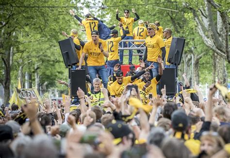 Download and listen online zugle by kuno lauener. BSC YB ist Schweizermeister 2018