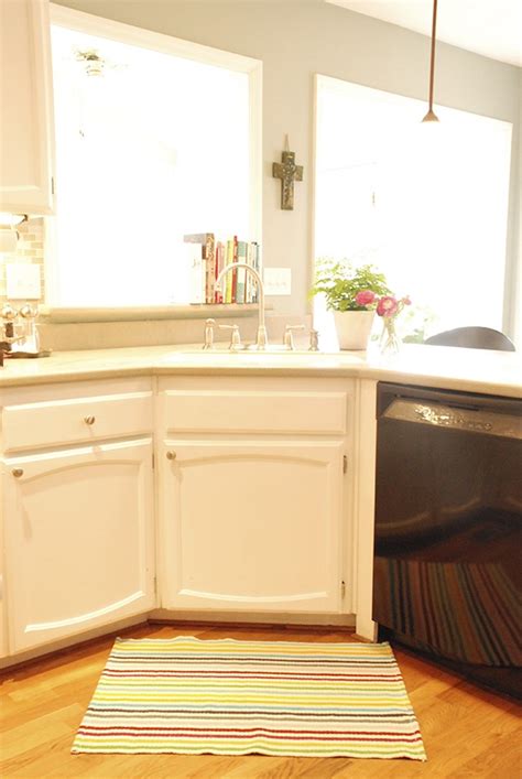 • 169 просмотров 5 лет назад. the curtis casa: Rug for the Kitchen Sink (Dash & Albert ...