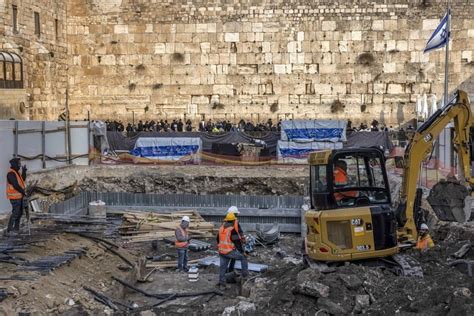 Worries Mount As Israeli Excavation Of Moroccan Quarter Remains