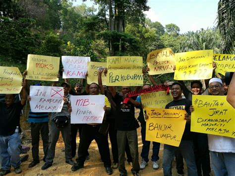 Di sisi lain, jumlah perempuan di malaysia tahun 2017 totalnya yaitu 15,4 juta jiwa. Penduduk bantah bina jirat di penempatan majoriti Islam