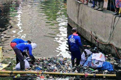 Paglilinis Ng Mga Ilog Estero Sa Metro Manila Umpisa Na Abs Cbn News