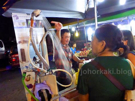 Pasar malam is malaysian favourite hang out place in the night for the delicacies and precious time with friends and family. Monday Pasar Malam near KSL Mall Taman Century Johor Bahru ...