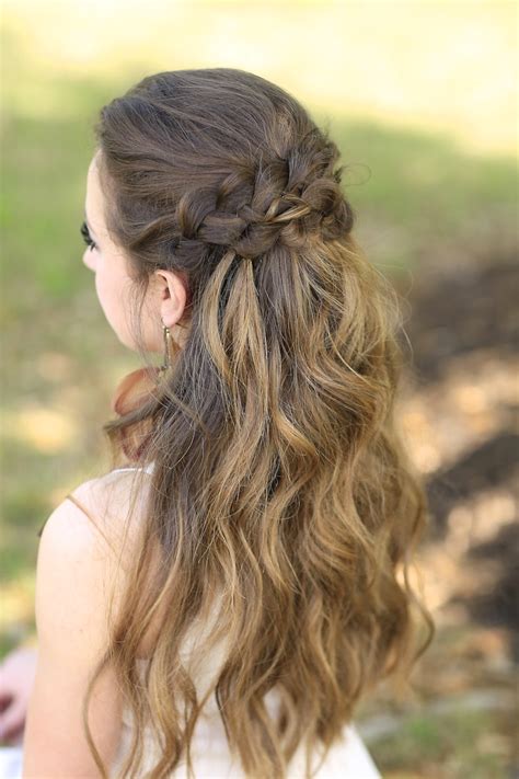 Who doesn't love all the pomp and circumstance of a homecoming? Braided Half Up | Prom Hairstyles | Cute Girls Hairstyles
